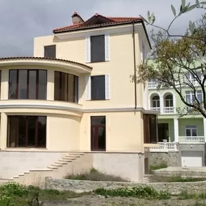 Продам дом 328 м2,  Крым,  Симеиз,  на берегу Черного моря,  скала Кошка,  