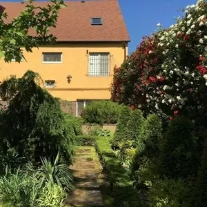 Продаю современный 3 эт. дом в Симферополе с дизайнерским садом