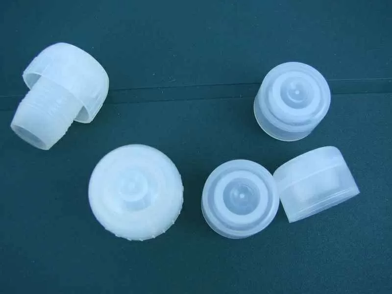 Термоусадочные этикетки,  колпачки для бутылок,  пробки из полимеров