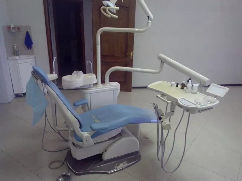 Продам стоматологическую установку с креслом.